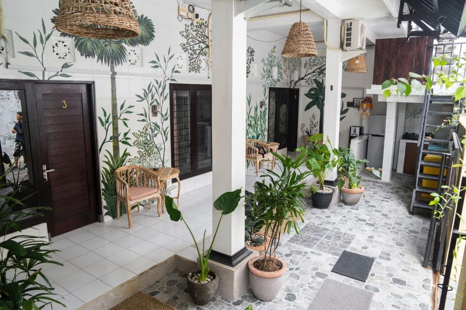 SUNRISE SURF GUEST HOUSE Bed and Breakfast in North Kuta