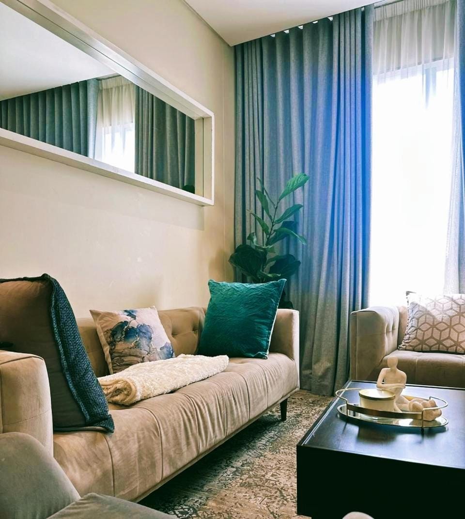 Spacious 2BR APT Near Sandton City -No Loadshedding Apartment in Sandton