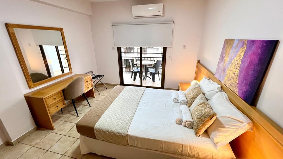 Bed, Balcony/Terrace, Bedroom, heating, internet, towels, air conditioner
