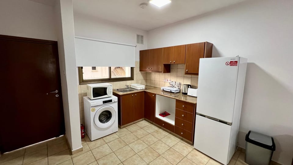 Coffee/tea facilities, minibar, stove, toaster, washing machine, kitchen