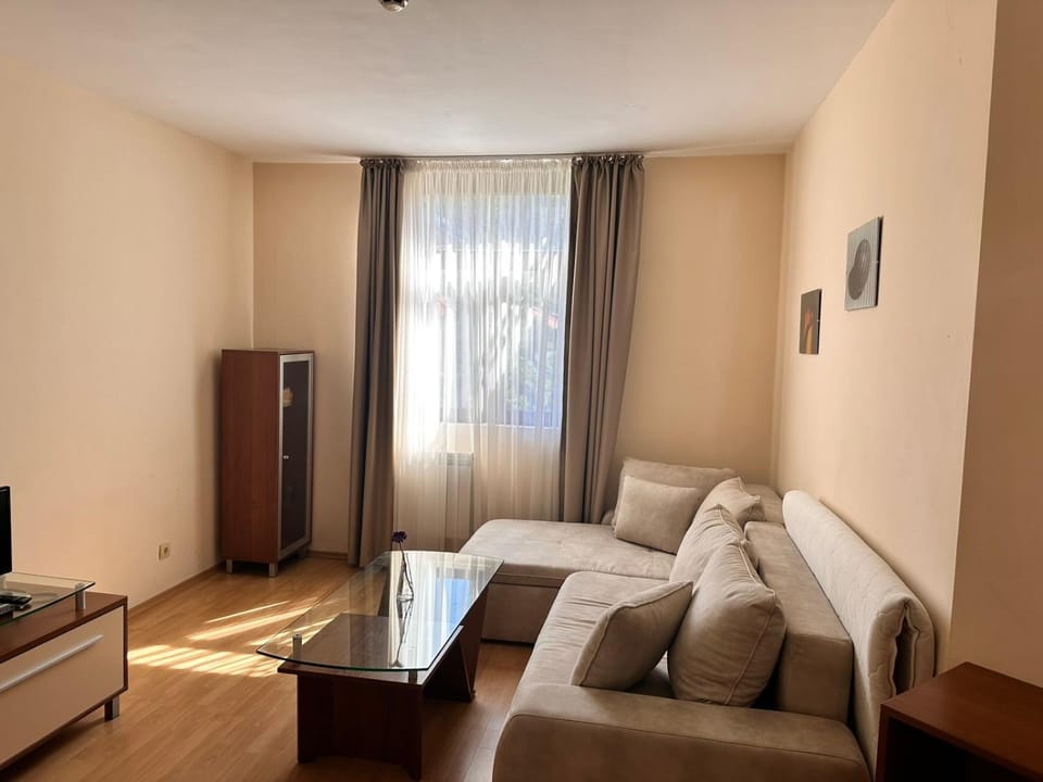 Spacious studio sleeps 4 in Flora main building 706A Apartment in North Macedonia