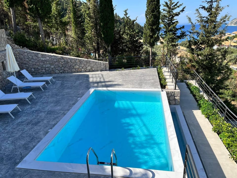 Day, Swimming pool, Swimming pool, sunbed