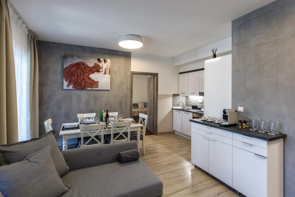 Coffee/tea facilities, Kitchen or kitchenette, Living room, Dining area