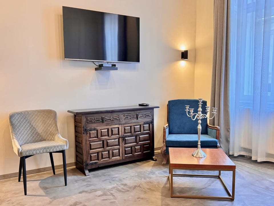 TV and multimedia, Living room, Seating area