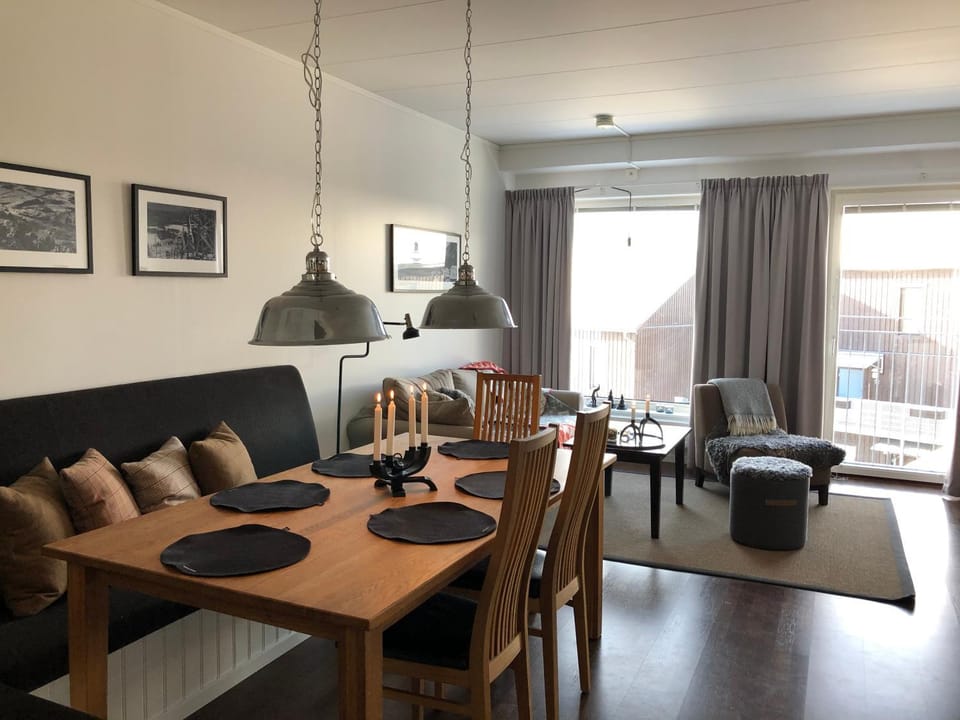 Living room, Dining area