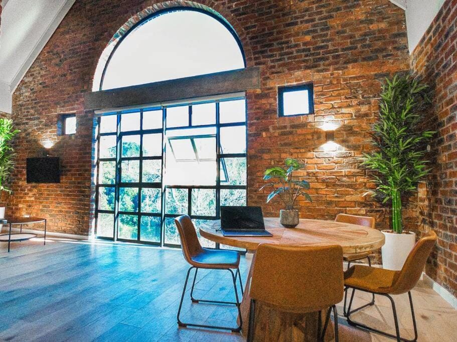 Tranquil Loft Design and Underground Parking Apartment in Stellenbosch