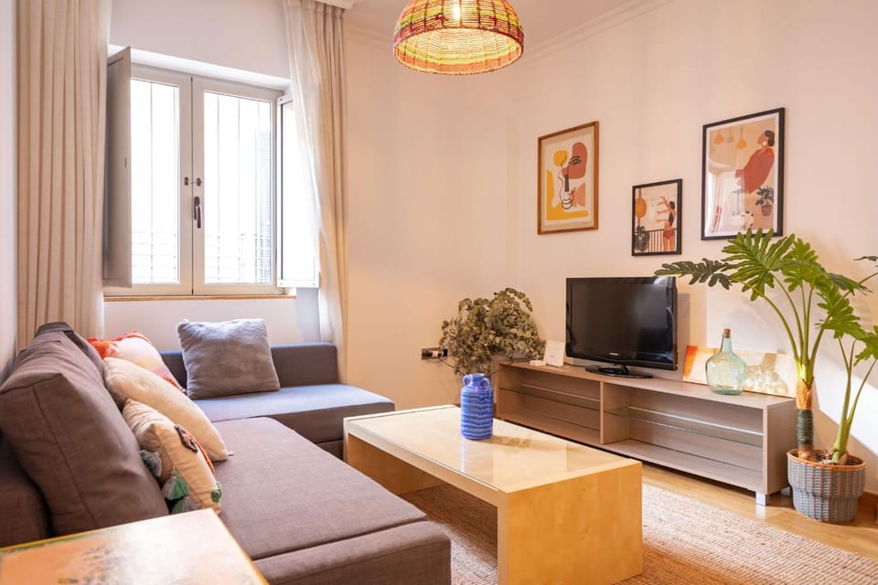 Communal lounge/ TV room, TV and multimedia, Living room, Seating area, Evening entertainment