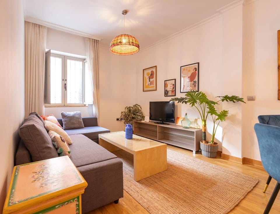 Communal lounge/ TV room, TV and multimedia, Living room, Seating area, Evening entertainment