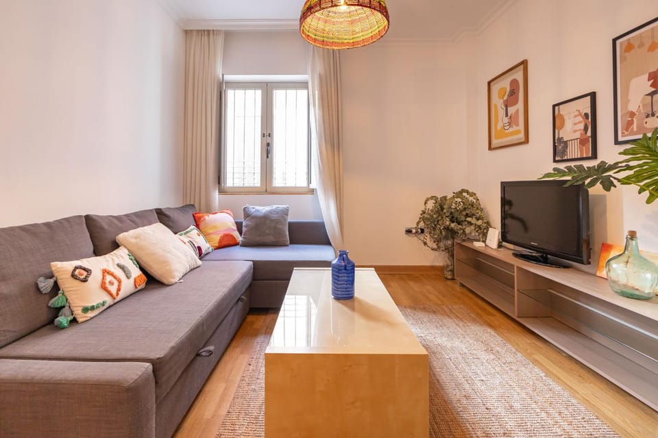 Communal lounge/ TV room, TV and multimedia, Living room, Seating area, Evening entertainment