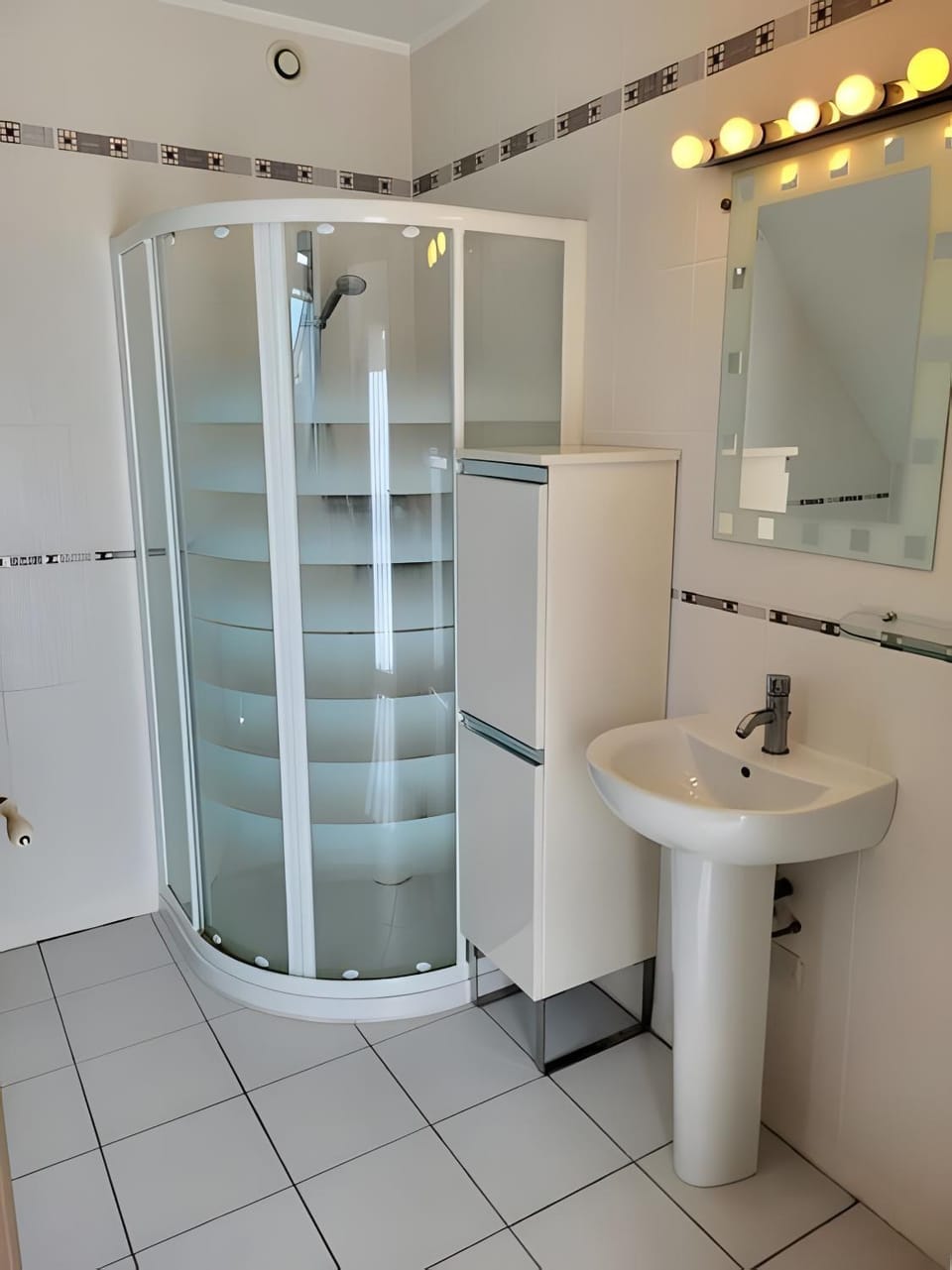 Bathroom, Living room