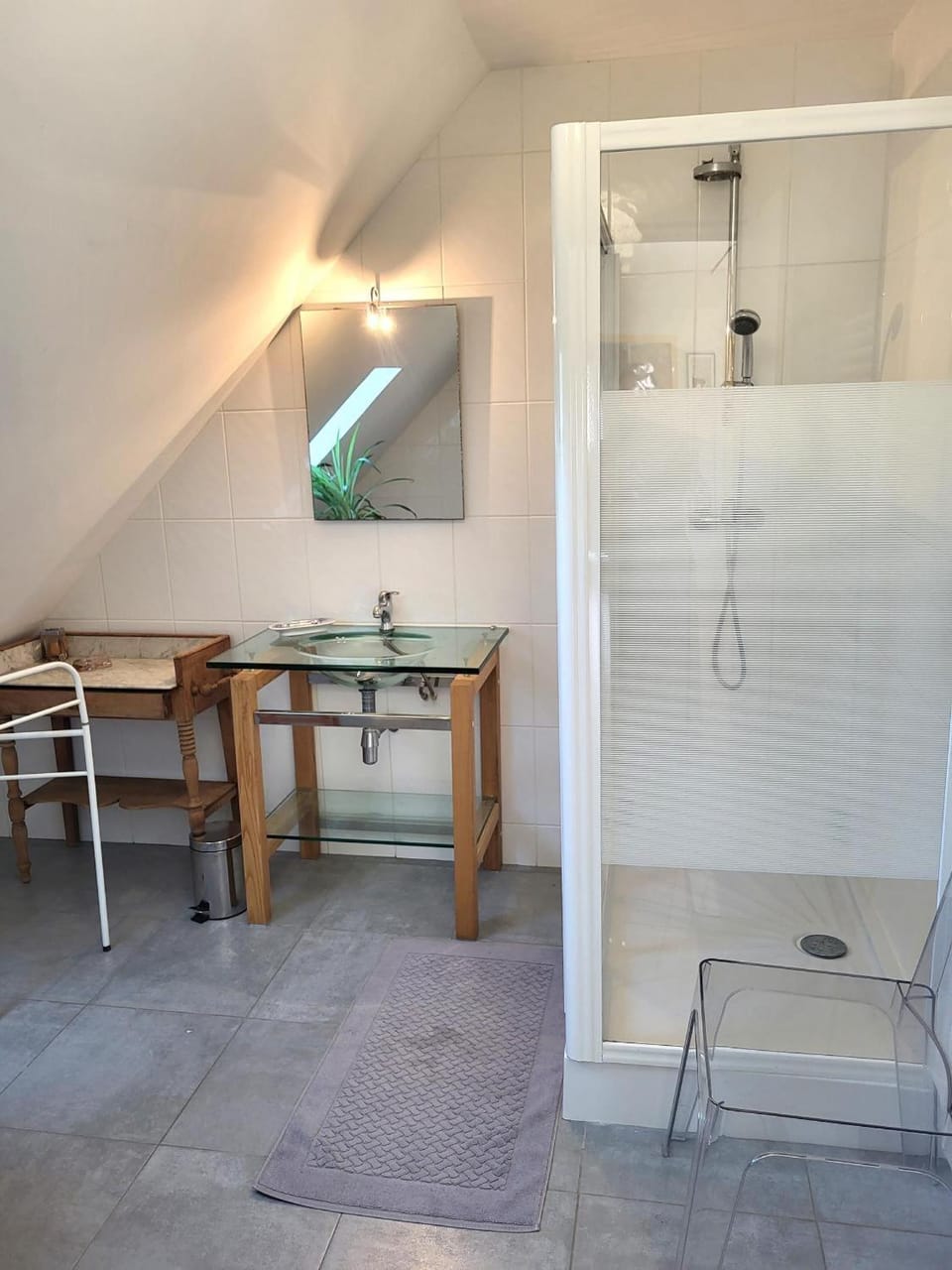 Bathroom, Living room