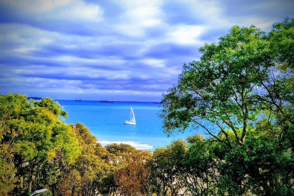 The Bay View - Your Room Apartment in Varna