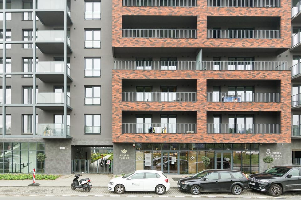Property building, Street view, Location