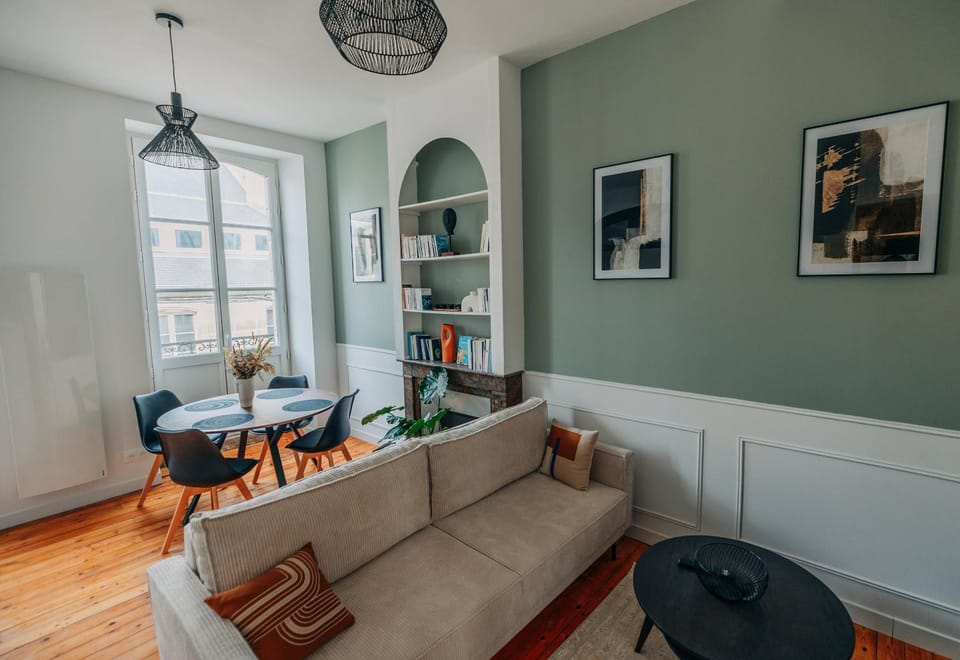 Library, Living room, Seating area
