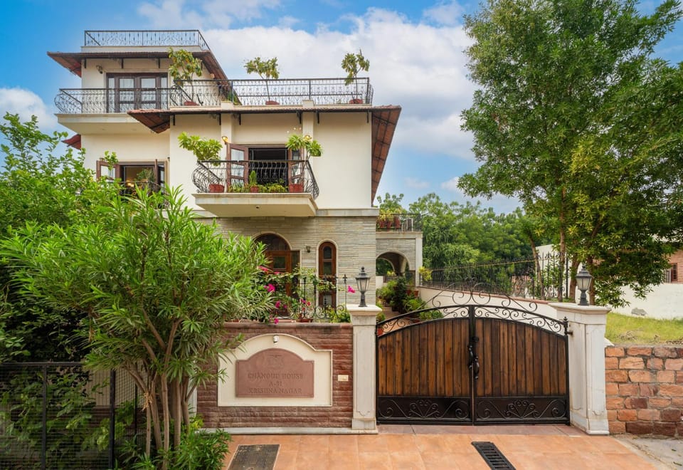 Property building, Spring, Day, Garden, View (from property/room), Balcony/Terrace, Garden view