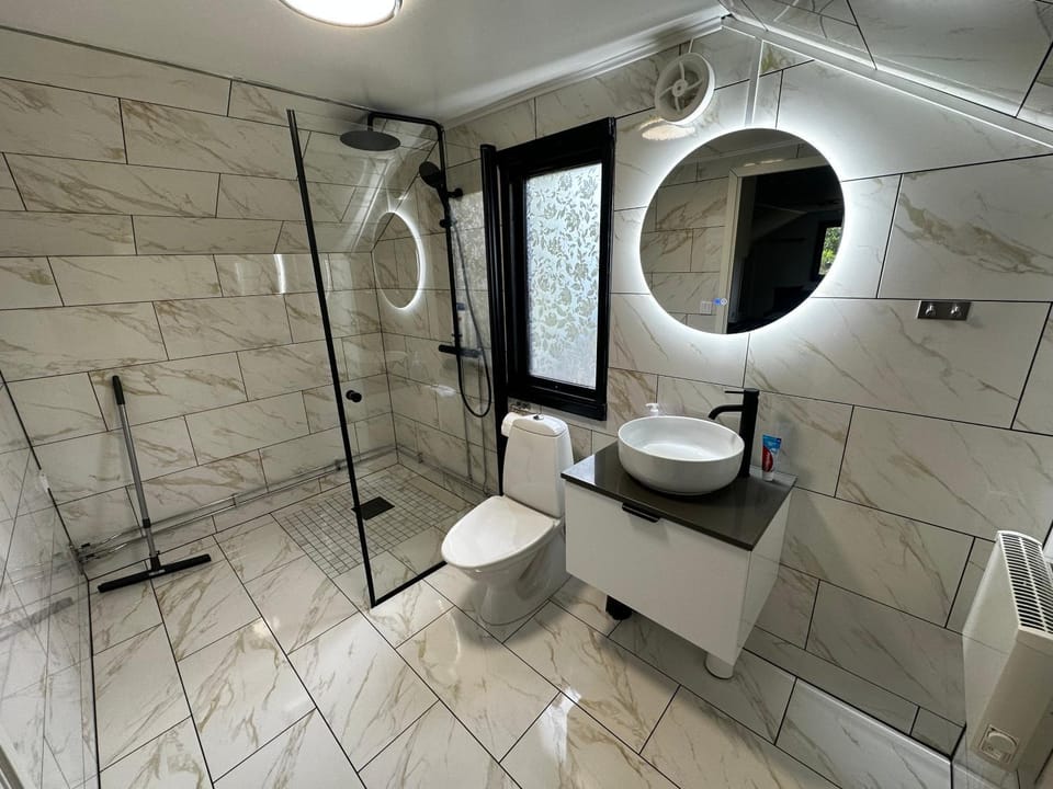 Shower, Toilet, Bathroom
