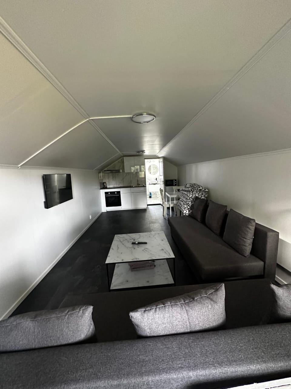 TV and multimedia, Kitchen or kitchenette, Living room, Seating area, Dining area