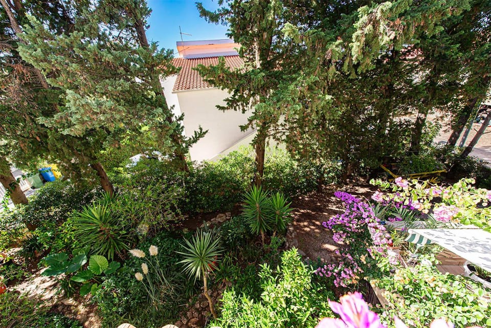 Dining area, City view, Garden view