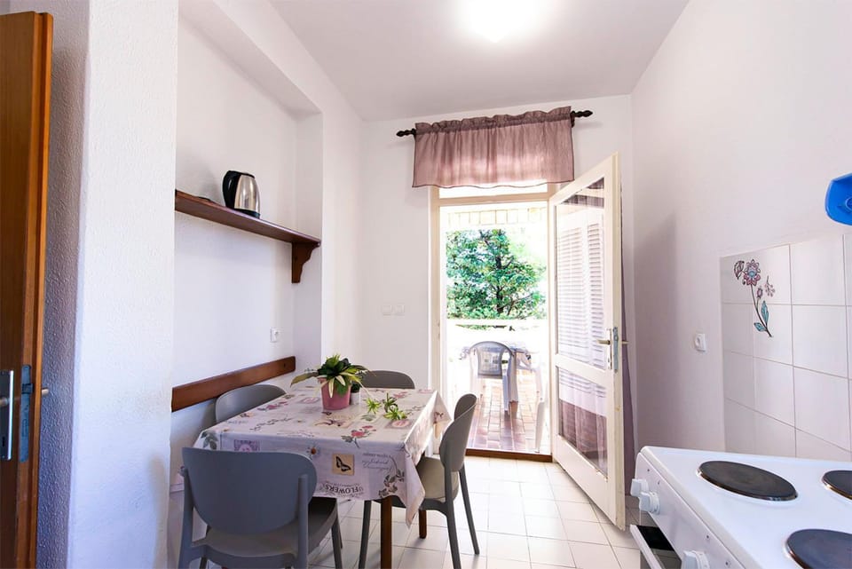 Balcony/Terrace, Kitchen or kitchenette, Dining area, oven, kitchen