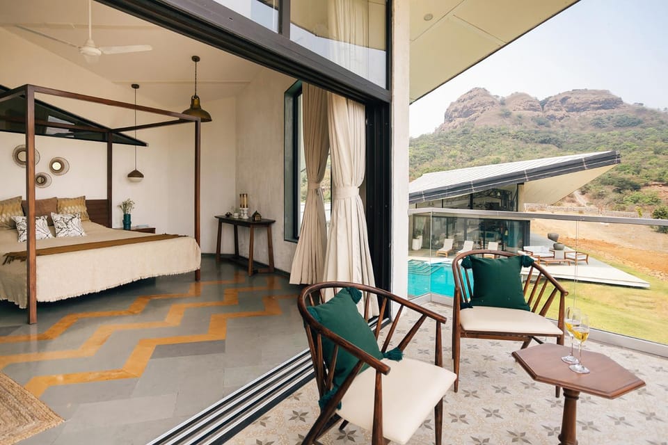 Balcony/Terrace, Seating area, Bedroom, Swimming pool