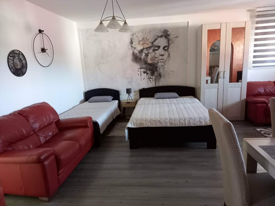 Bed, Photo of the whole room, wardrobe