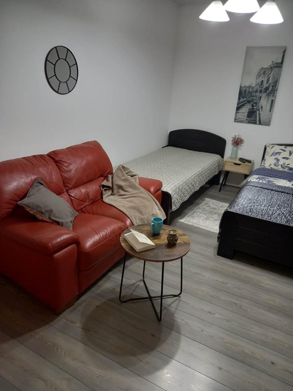 Bed, Photo of the whole room, Seating area