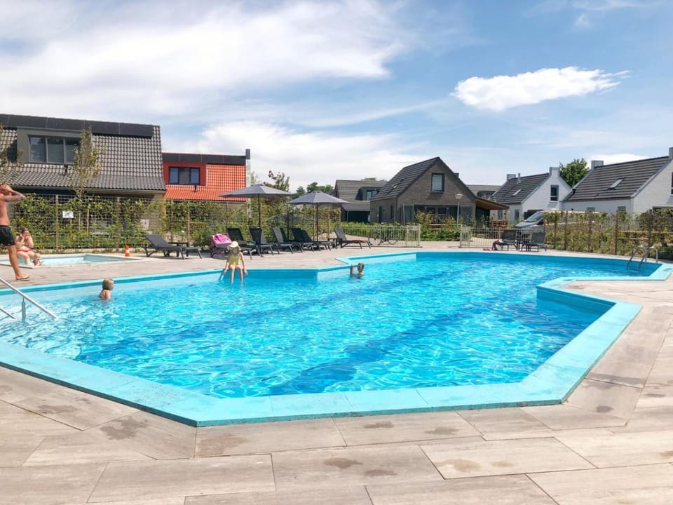 Swimming pool, Swimming pool