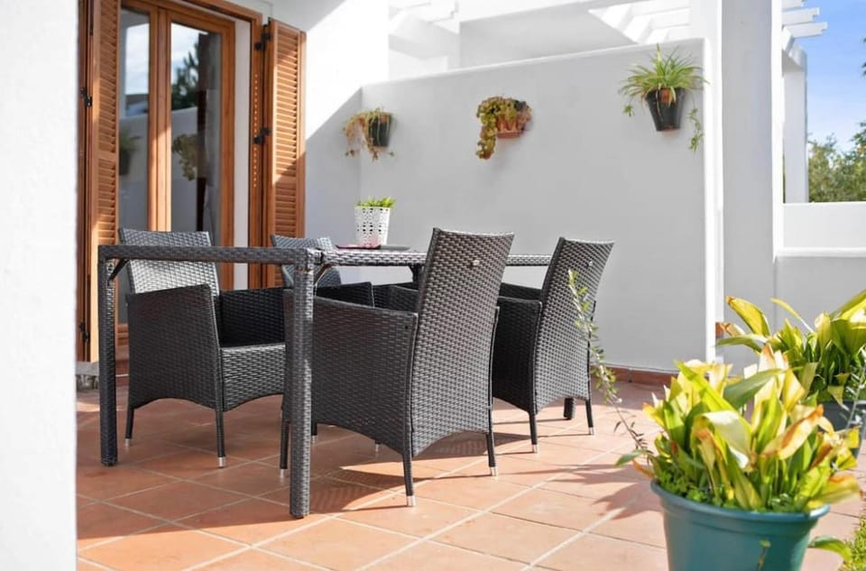 Patio, Dining area