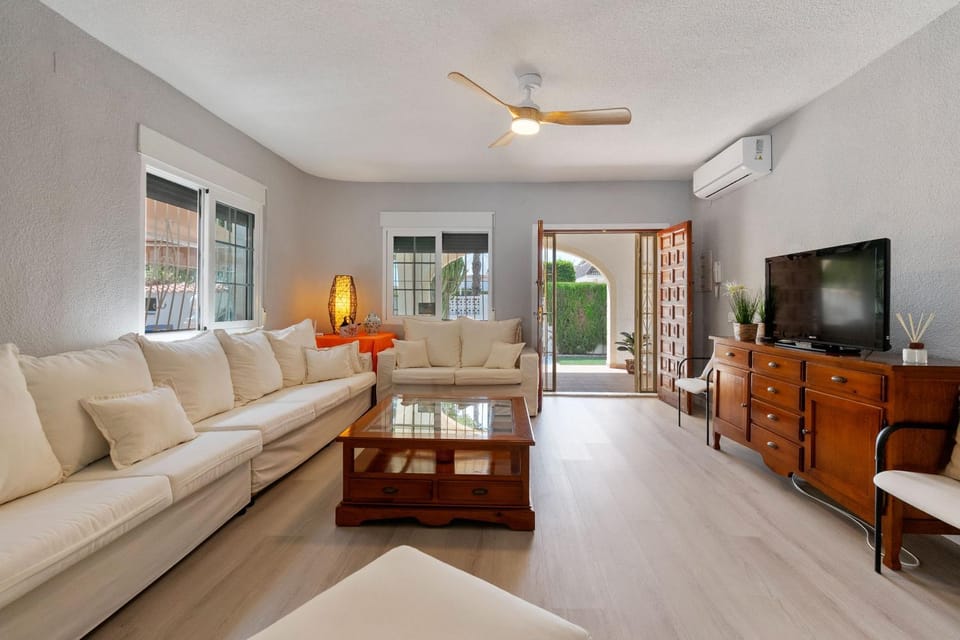 Communal lounge/ TV room, Living room