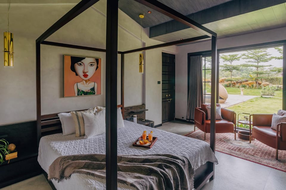 Bed, Garden, Photo of the whole room, Seating area, Bedroom, Garden view