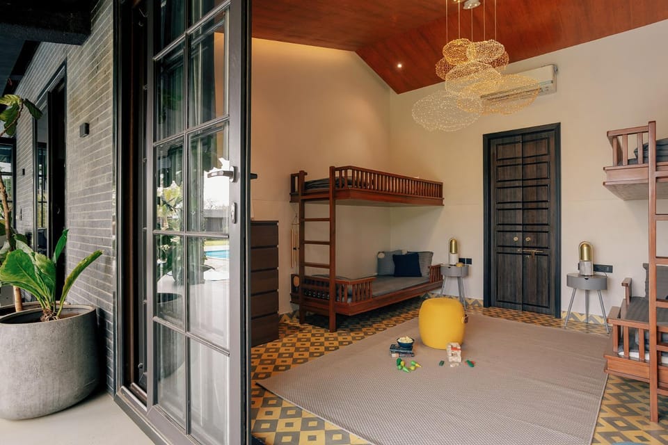 Photo of the whole room, Bedroom, air conditioner