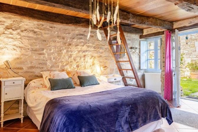 Facade/entrance, Bed, Bedroom
