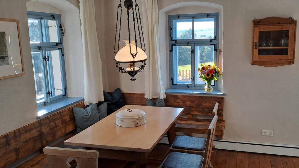 Seating area, Dining area