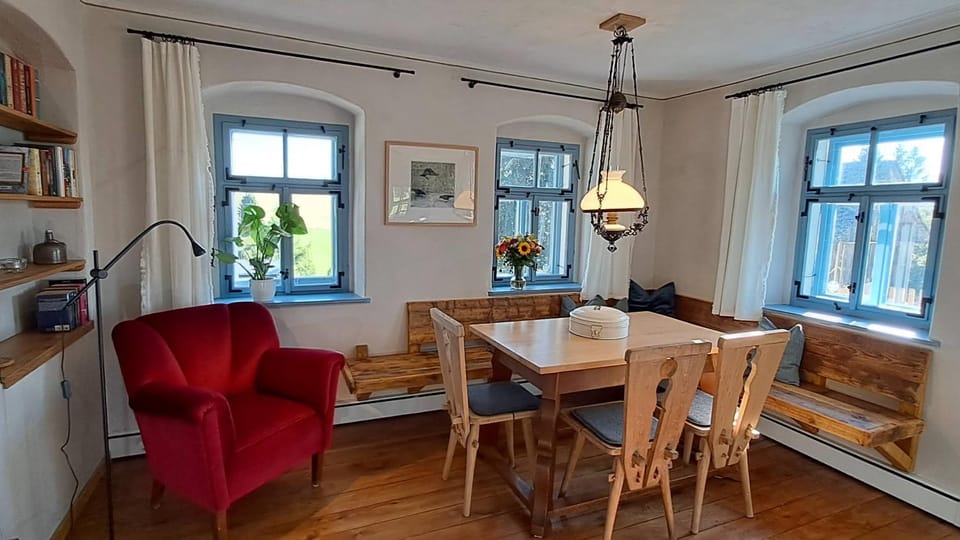 Seating area, Dining area
