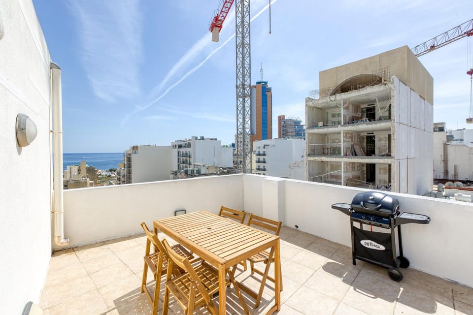 Property building, Patio, Communal lounge/ TV room, Day, Natural landscape, View (from property/room), Balcony/Terrace, Living room, Seating area, Dining area, Evening entertainment, Sea view