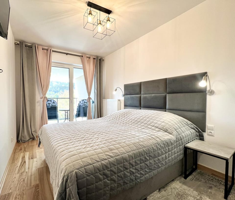 TV and multimedia, Photo of the whole room, Seating area, Bedroom