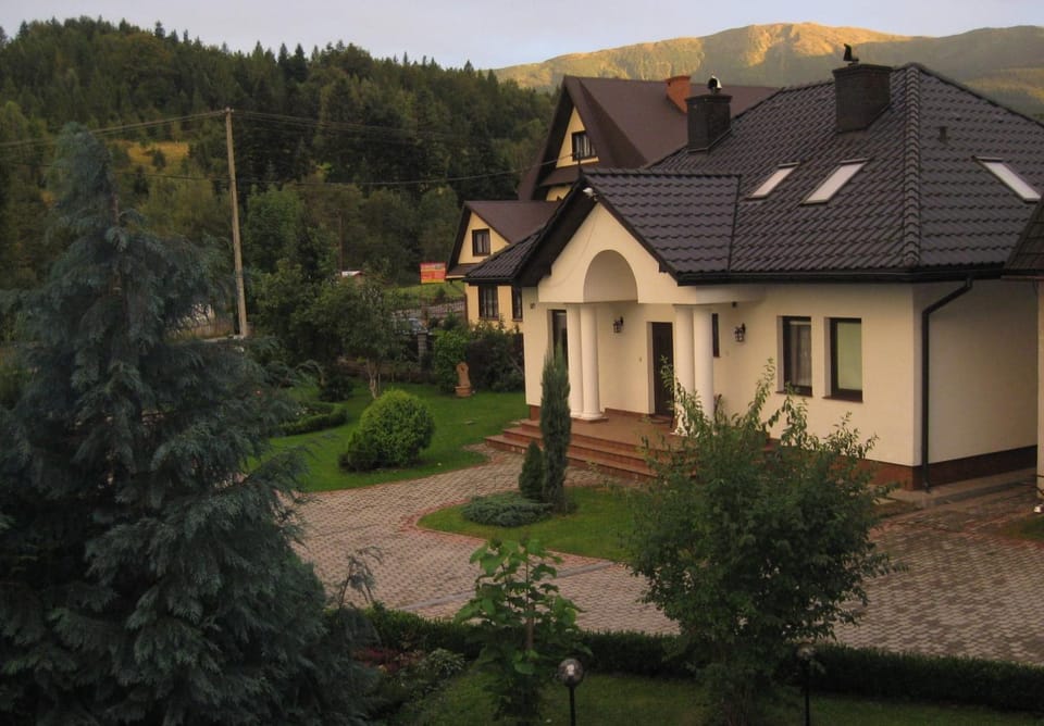 Property building, Day, Mountain view