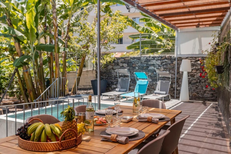 Garden, Dining area, Swimming pool, sunbed