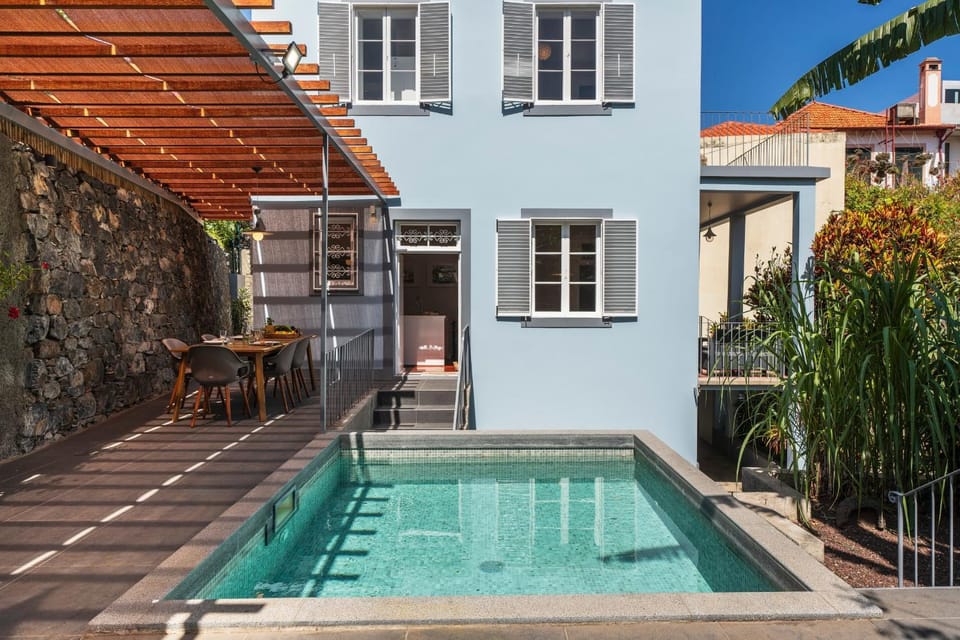 Property building, Swimming pool, Swimming pool