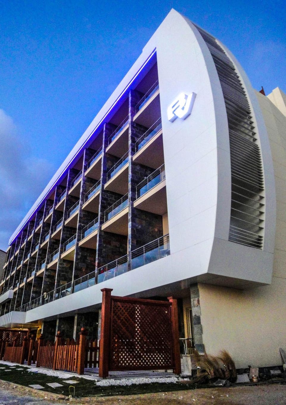 Facade/entrance