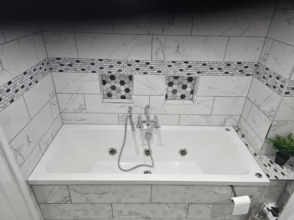 Prenton House, 3BR Close to Liverpool House in Wirral