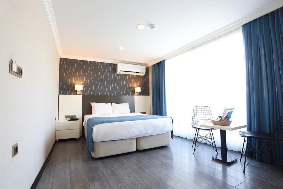 Bed, Photo of the whole room, Bedroom, air conditioner