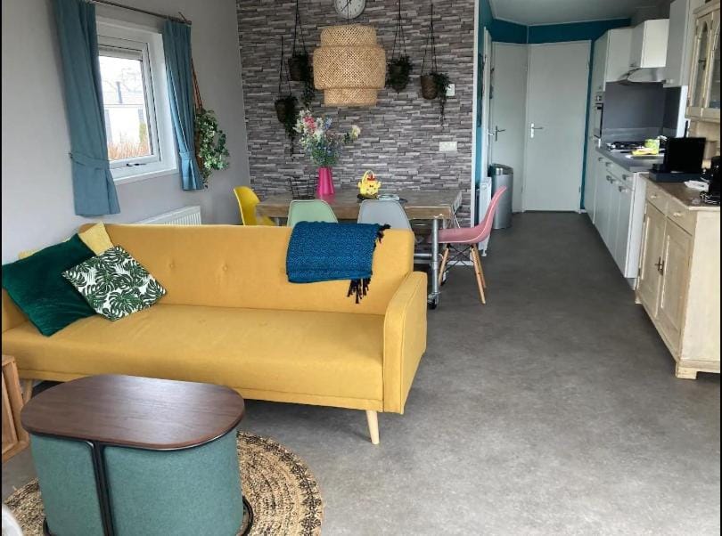 Kitchen or kitchenette, Seating area, Dining area