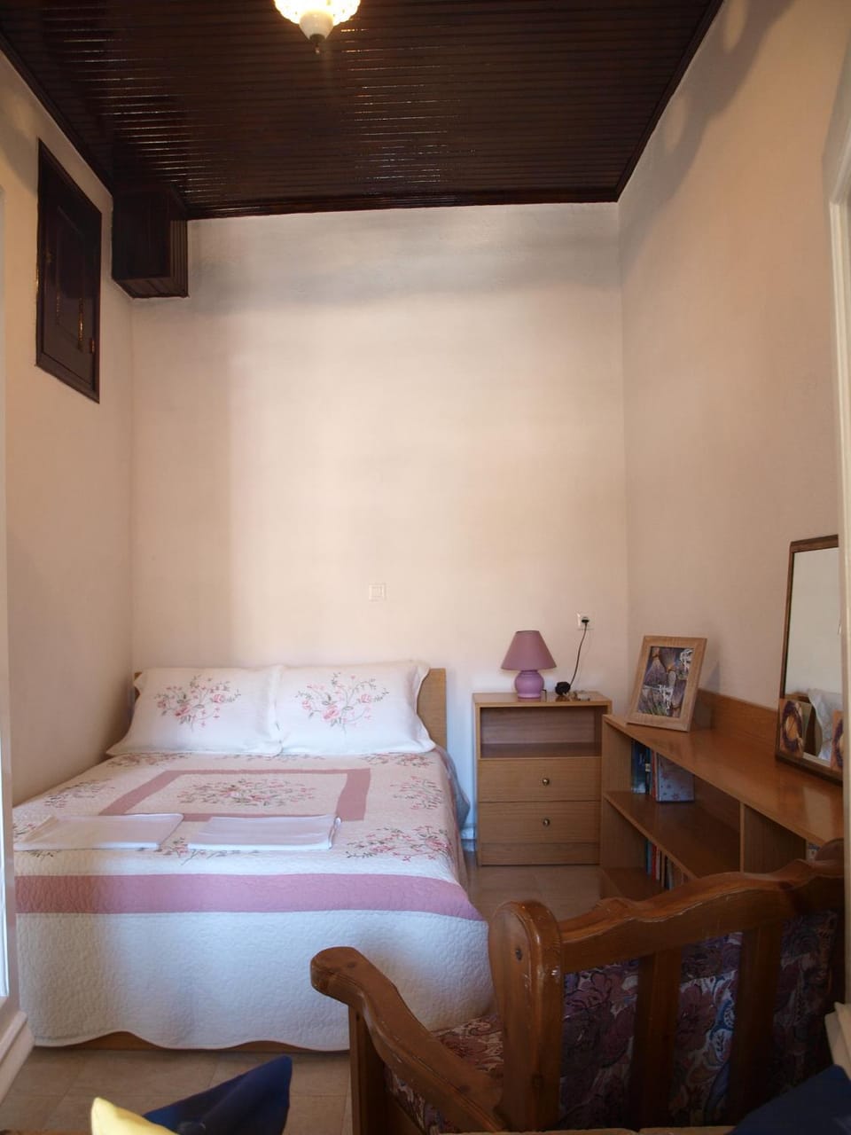 Shower, Bed, Bedroom, Sea view, Street view