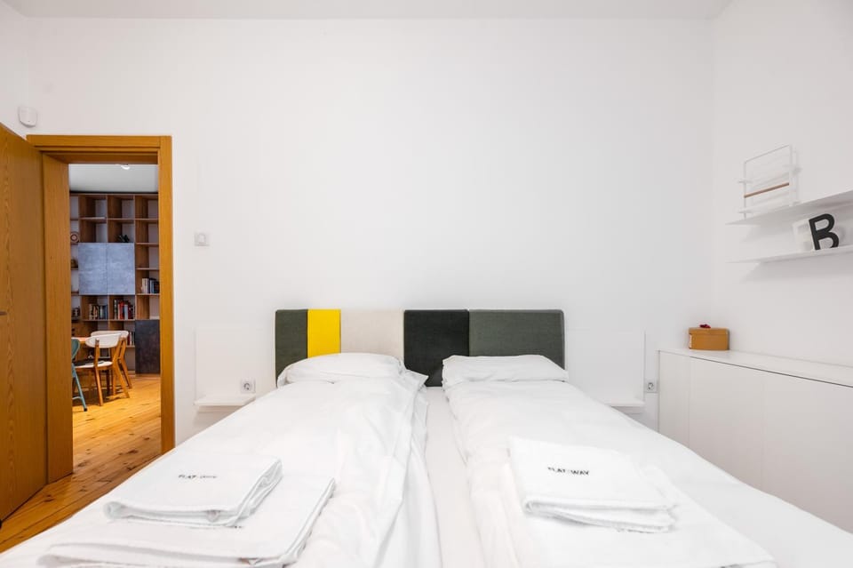Bed, Photo of the whole room, Bedroom, towels
