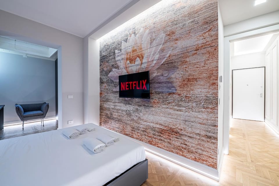 Bed, TV and multimedia, towels