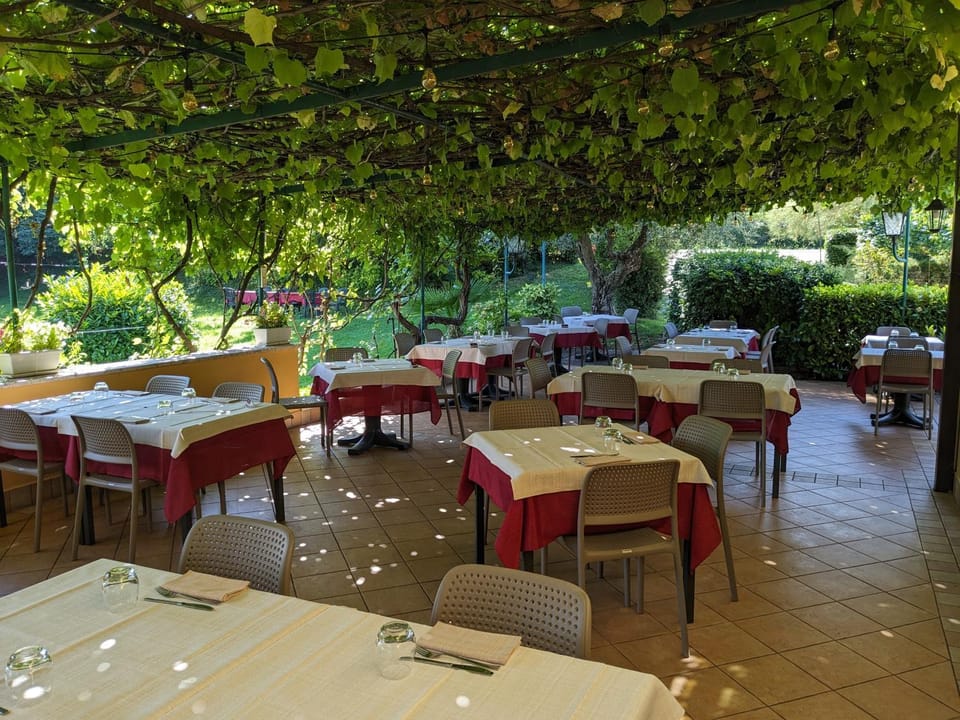 Property building, Restaurant/places to eat, Spring, Day, Summer, Garden, Banquet/Function facilities, Dining area, Food, Garden view, Lunch
