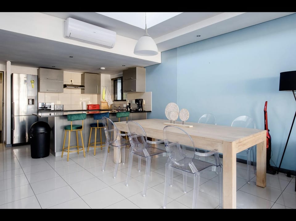 Coffee/tea facilities, Kitchen or kitchenette, Seating area, Dining area, dishwasher, minibar, pet friendly, stove, toaster