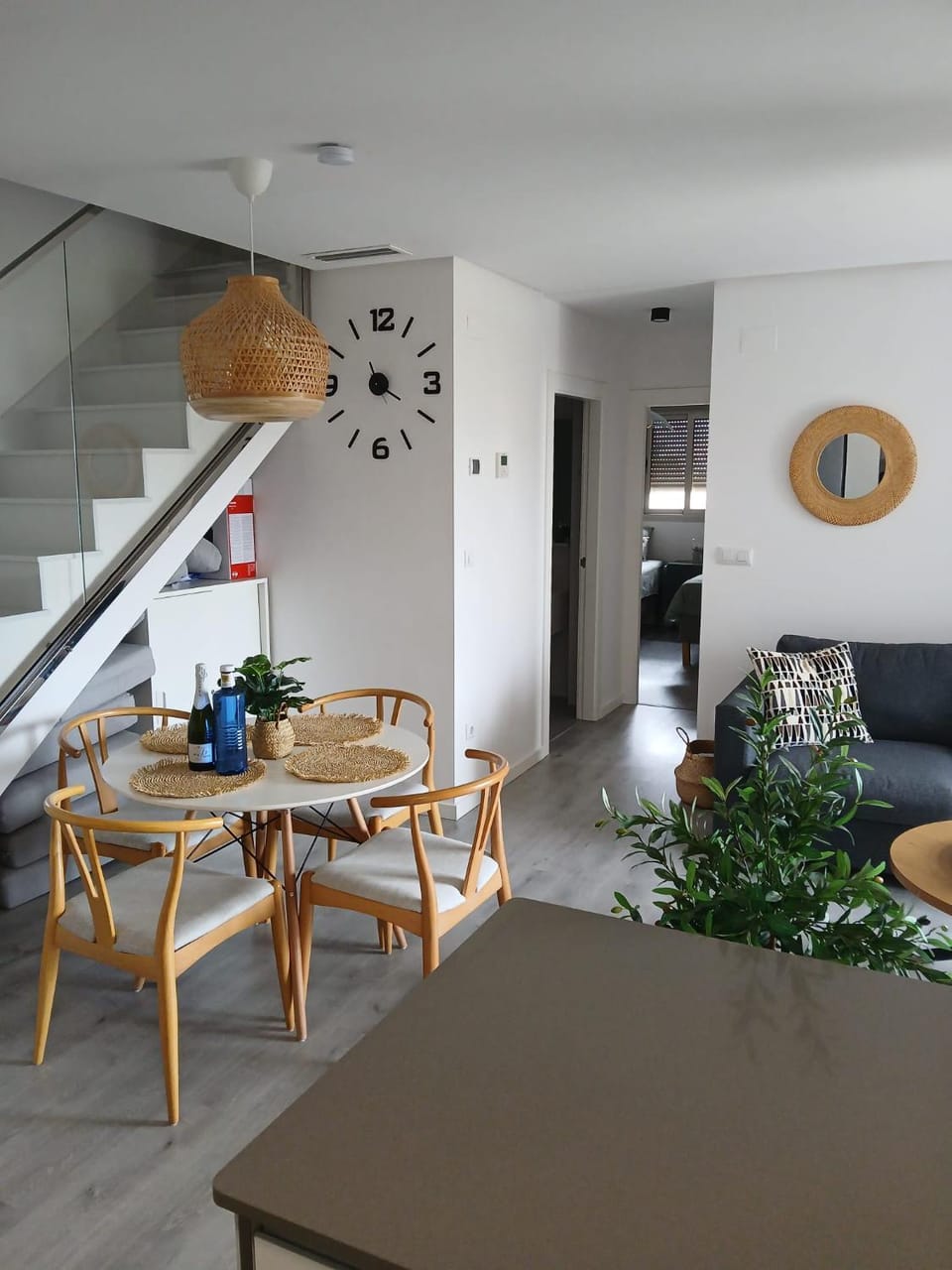 Seating area, Dining area