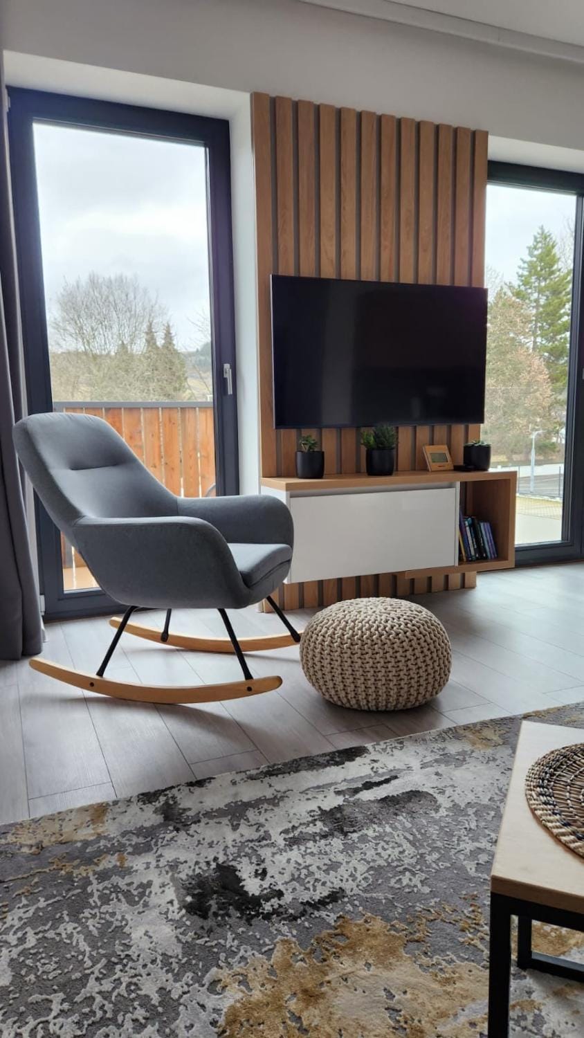Communal lounge/ TV room, TV and multimedia, Living room, Seating area, Evening entertainment